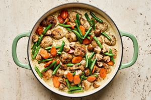 One Pot Chicken Meatball and Green Curry Rice with carrots and green beans