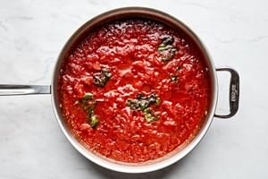 Classic Italian marinara base: San Marzano tomatoes simmering with garlic, fresh herbs & EVOO for authentic sauce