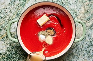 tomato sauce, chicken stock, Italian seasoning, butter, brown sugar, Worcestershire, garlic powder, & salt in a skillet