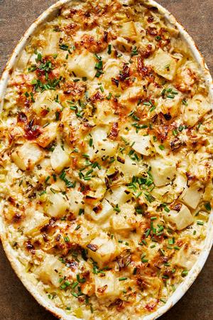 potato leek au gratin made with gruyère, parmesan, blue cheese, butter, cream, spices and ground mustard topped with chives