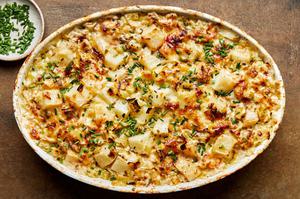 potato leek au gratin made with Gruyère, parmesan, blue cheese, butter, cream, spices and ground mustard topped with chives