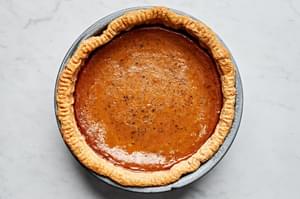 a homemade pumpkin pie spice with cinnamon, ginger, nutmeg, cloves, pepper and salt