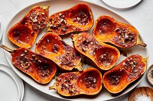 roasted honeynut squash seasoned with butter, brown sugar, salt, cinnamon and cayenne topped with pecans and black pepper