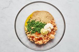 salmon, onion powder, garlic powder, Old Bay seasoning, Dijon, lemon juice, chives, mayonnaise, egg & breadcrumbs in a bowl