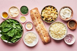 shallot, spinach, artichoke hearts, mayonnaise, cream cheese, lemon juice, garlic powder, pepper, mozzarella, Parmesan, bread
