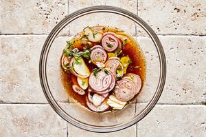 olive oil, vinegar, shallots, garlic, honey, thyme, and pepper in a small glass bowl